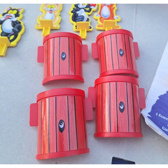 Fraidy Cats 1994 Milton Bradley Board Game Replacement Pieces Dog House Manual - Picture 2 of 6